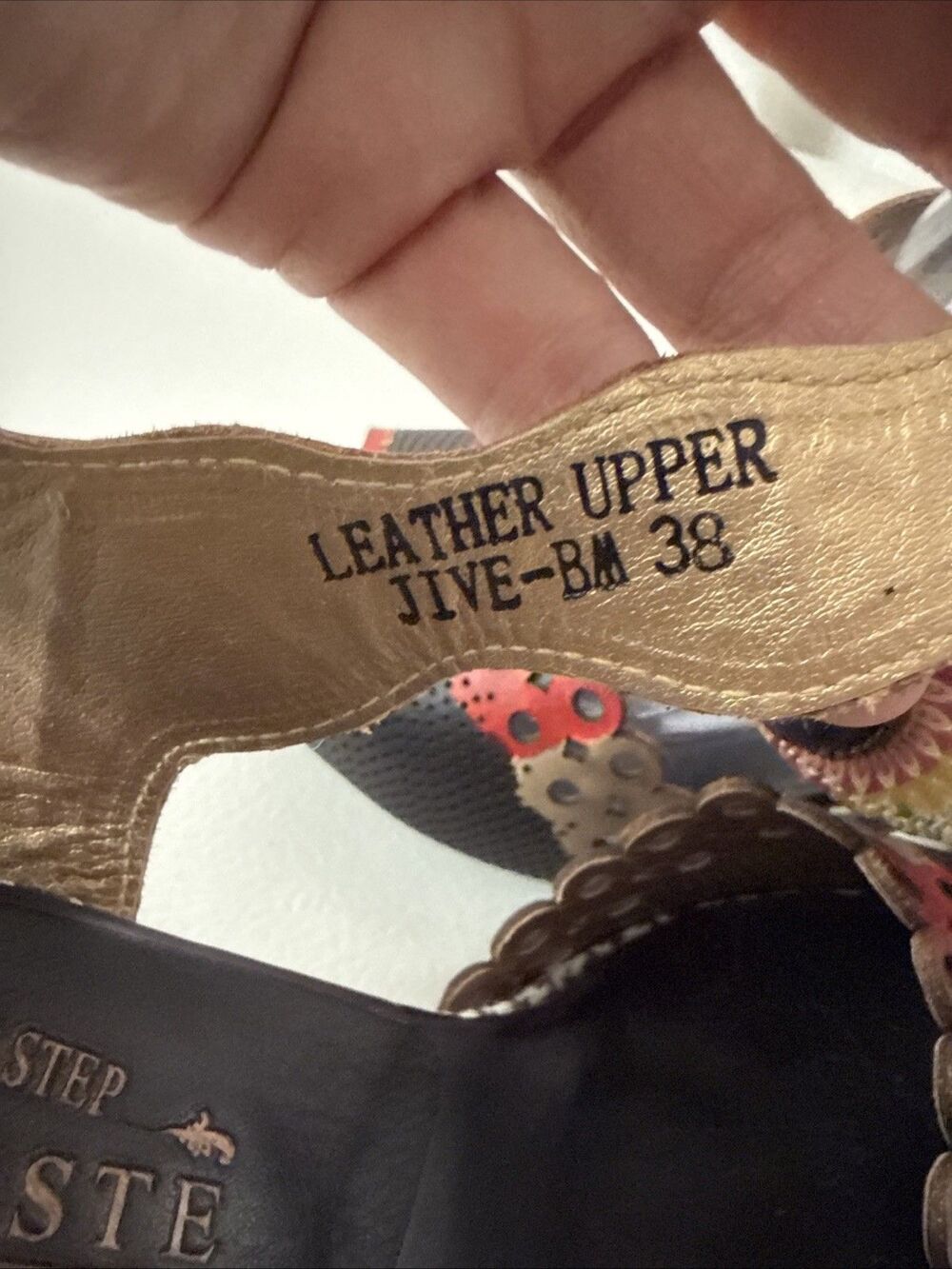 L'Artiste Jive BM Sandals Size 7.5-8 Euro 38 Black Red Tan Boho Retro - Picture 13 of 16